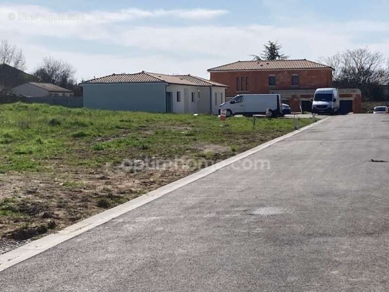 Terrain à CHATEAUBERNARD