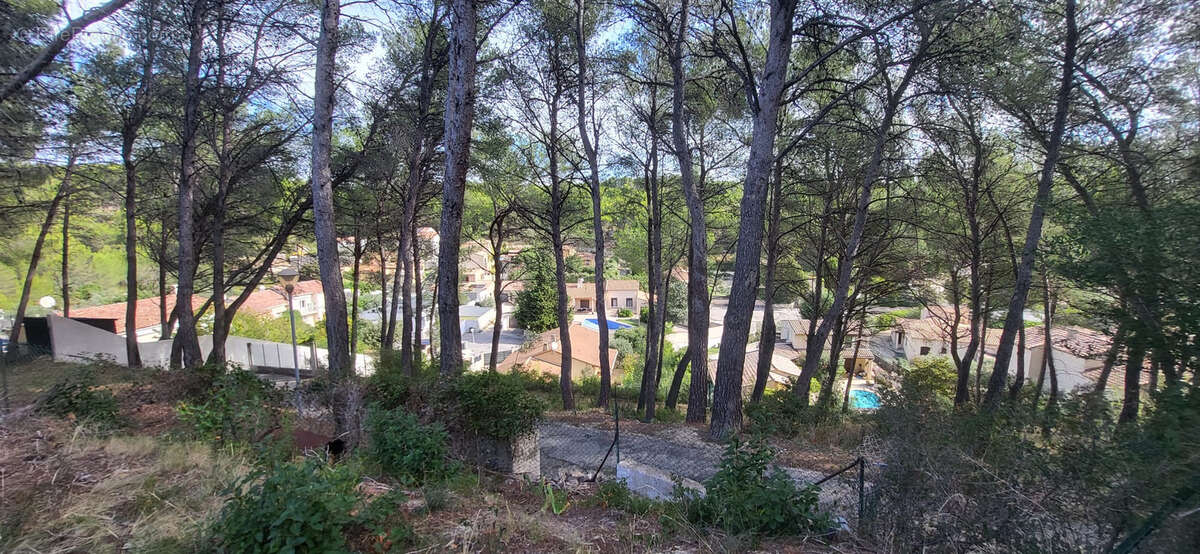 Terrain à ROGNAC