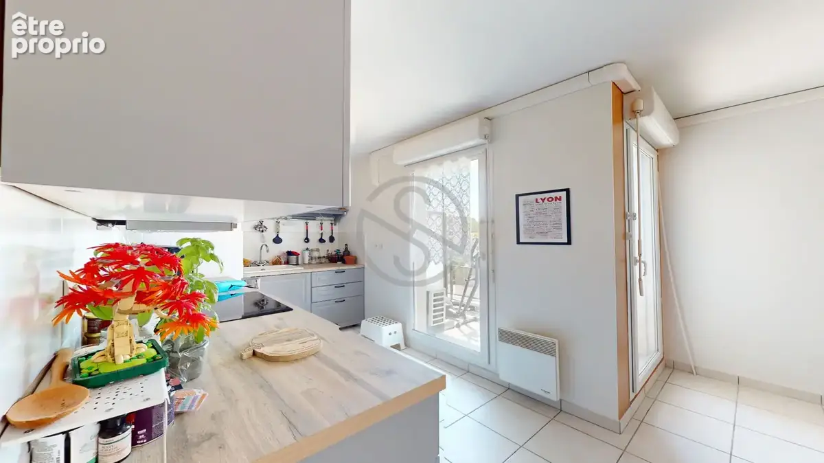 T2, Saint Fons avec Garage - photo 4