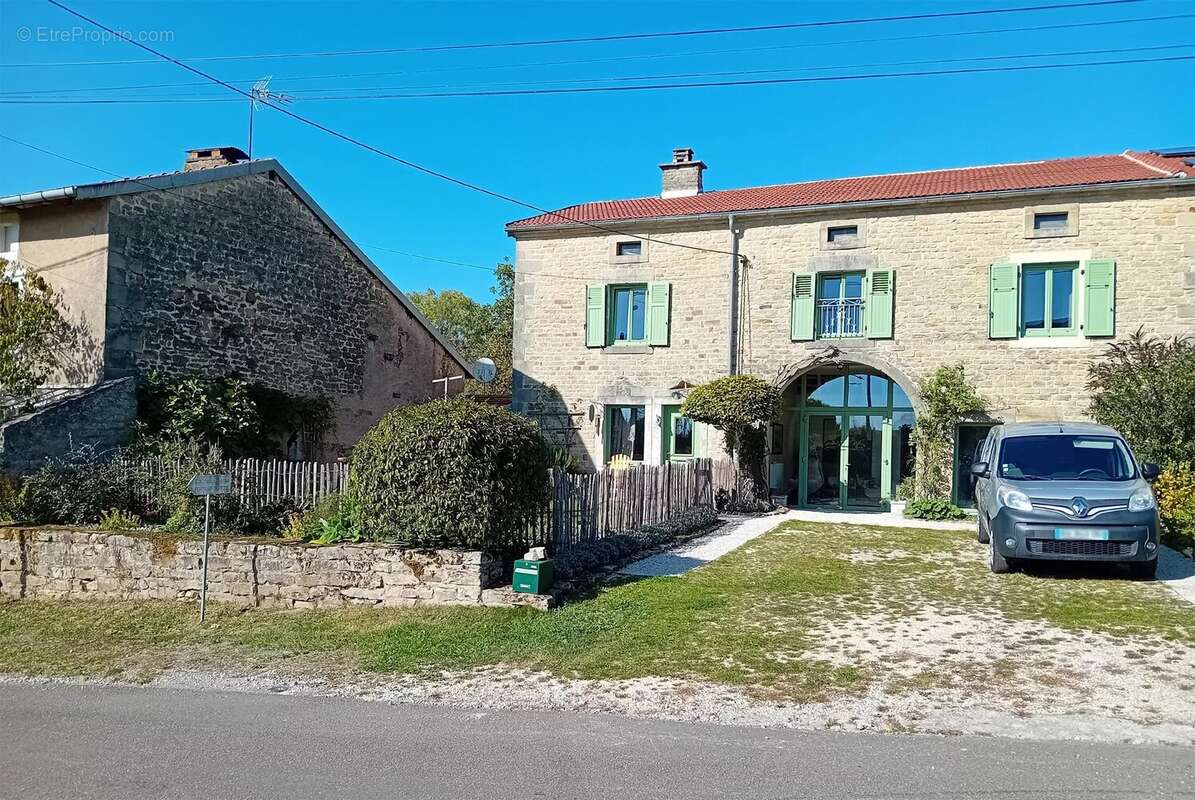 Maison à LA BASSE-VAIVRE