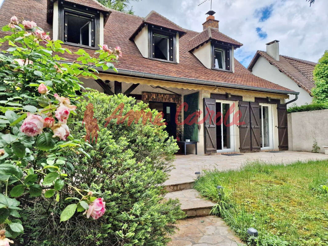 Maison à SAINT-MAUR-DES-FOSSES