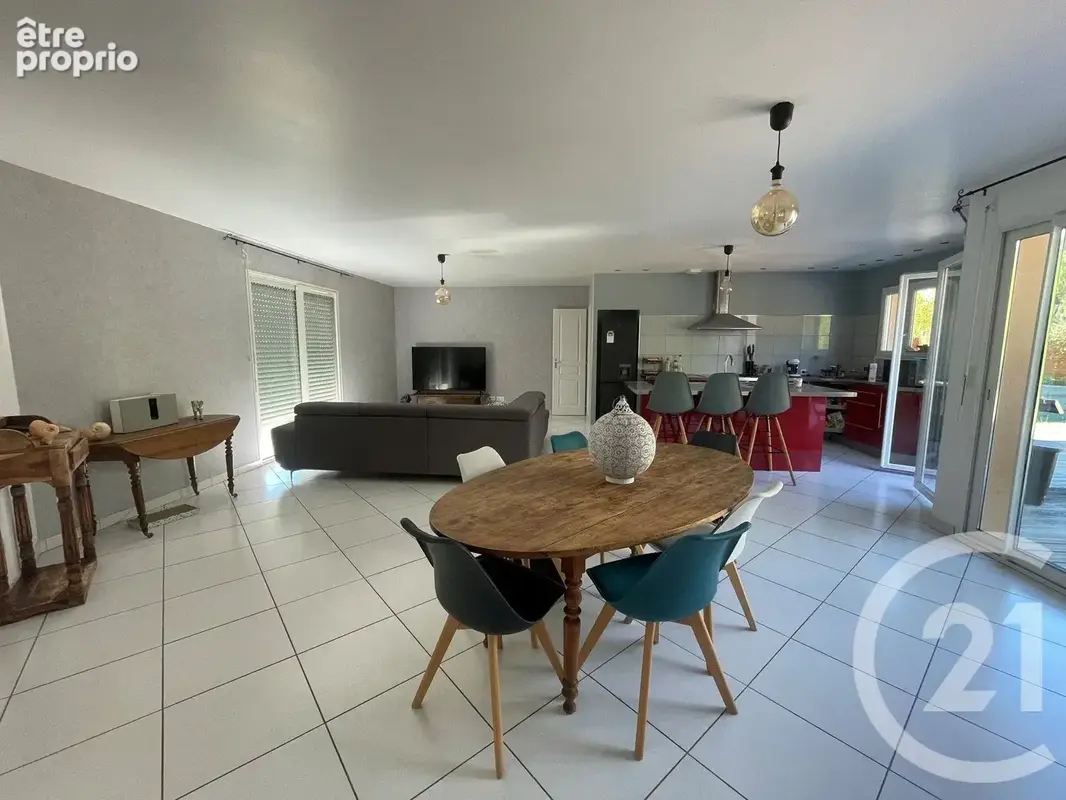 Maison 4 pièces 101 m² à vendre à Saint-Denis-De-Pile (33910) - photo 2