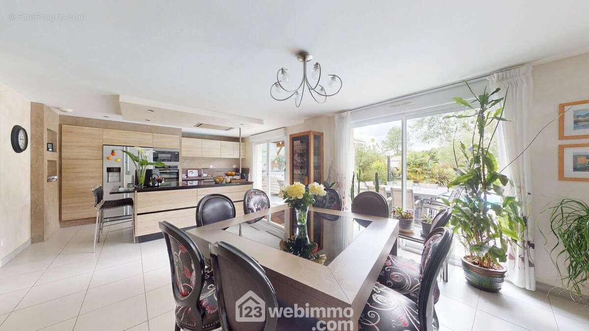 Pièce de vie. - Maison à SAINT-MATHURIN