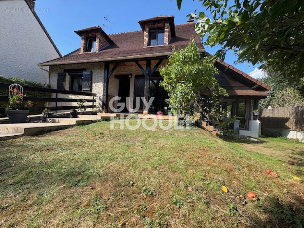 Maison à SAINTE-GENEVIEVE-DES-BOIS