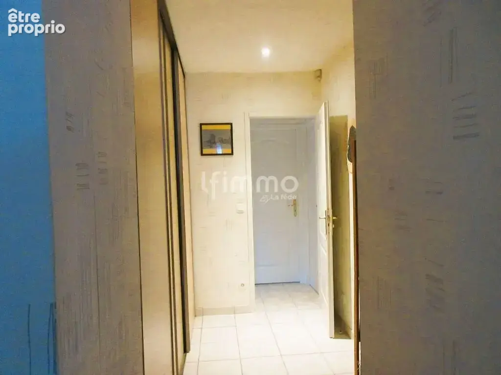 Belle maison de plain-pied avec piscine chauffée et panneaux so - photo 17