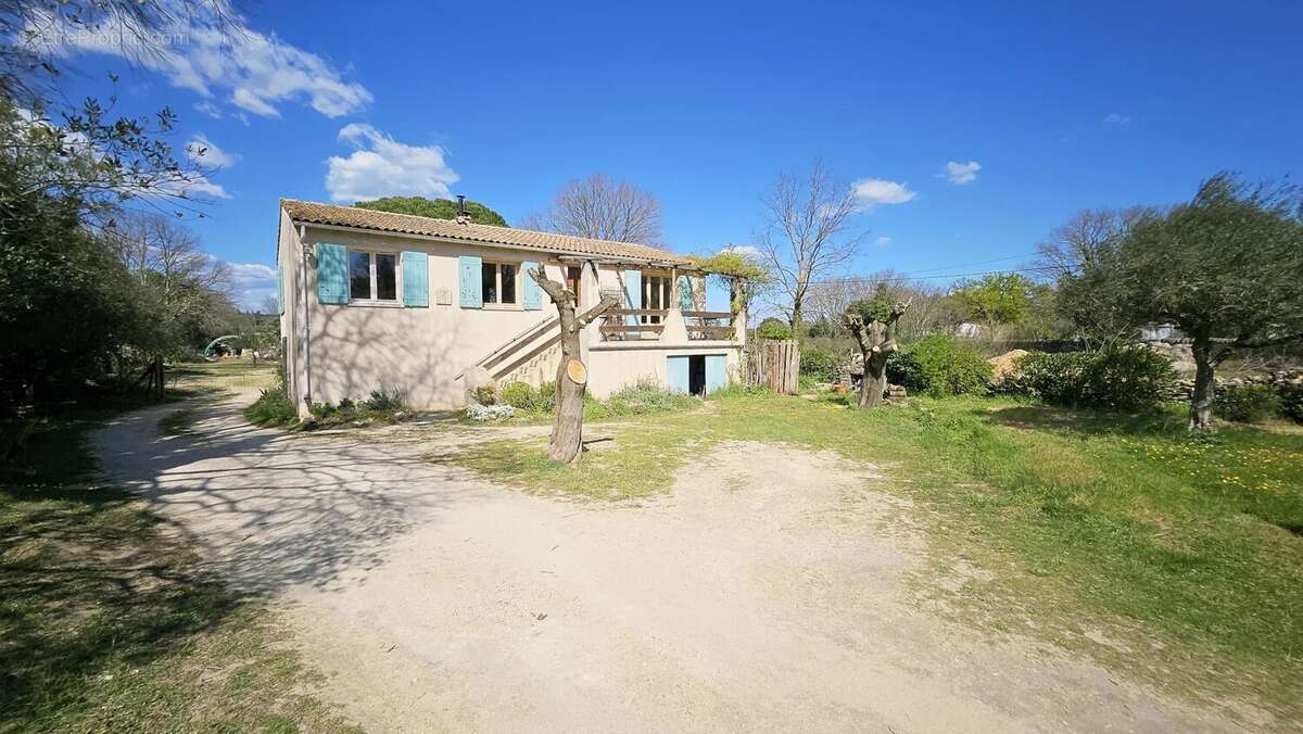 Maison à MONTAREN-ET-SAINT-MEDIERS