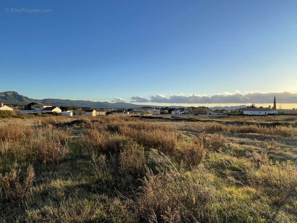 Terrain à POURRIERES