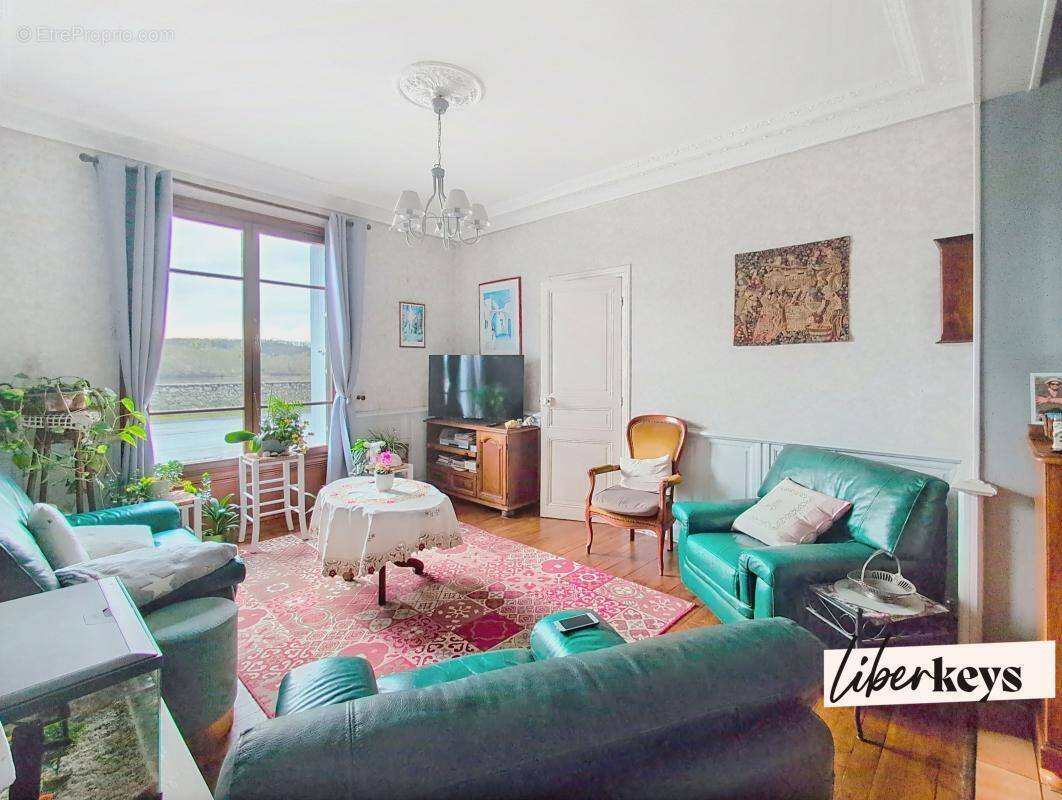 Maison à SAINT-CLEMENT-DES-LEVEES