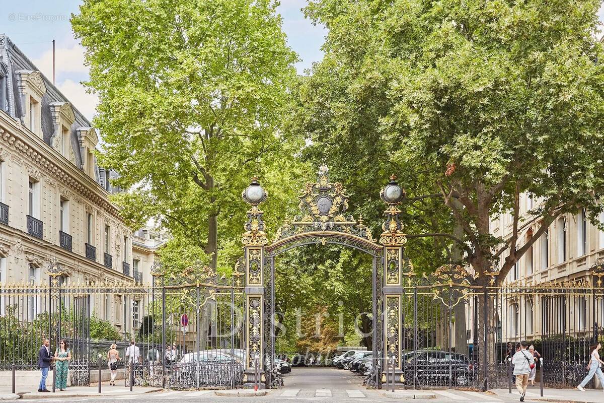 Appartement à PARIS-8E