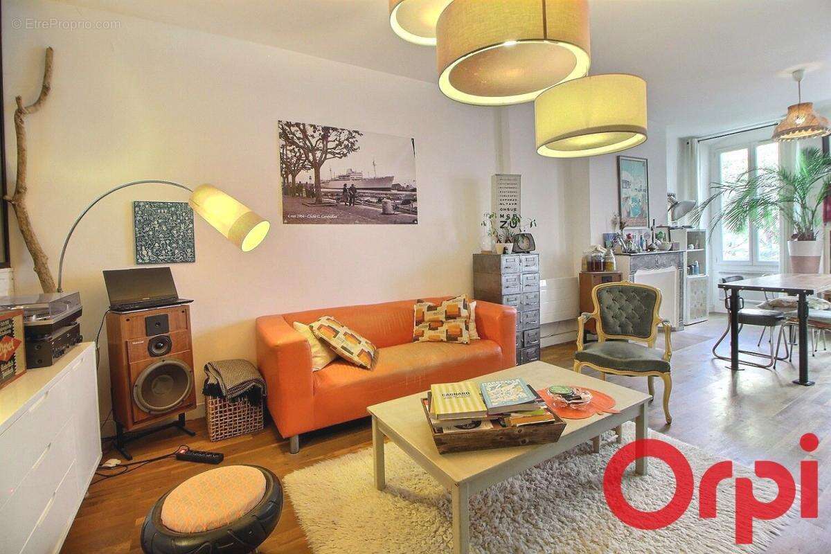 Appartement à MARSEILLE-1E