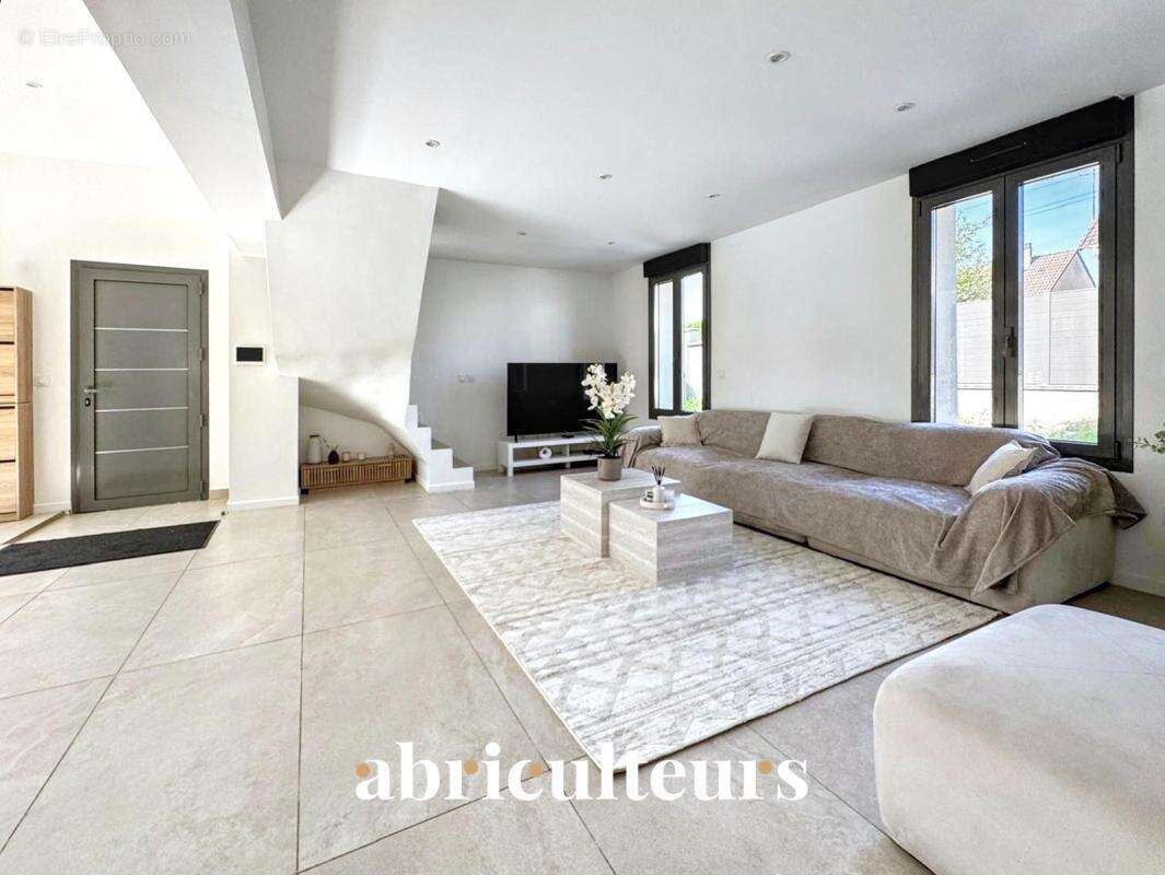 Maison familiale indépendante de 116 m² – 5 pièces – en vente à Plessis-Bouchard (95130) - photo 6
