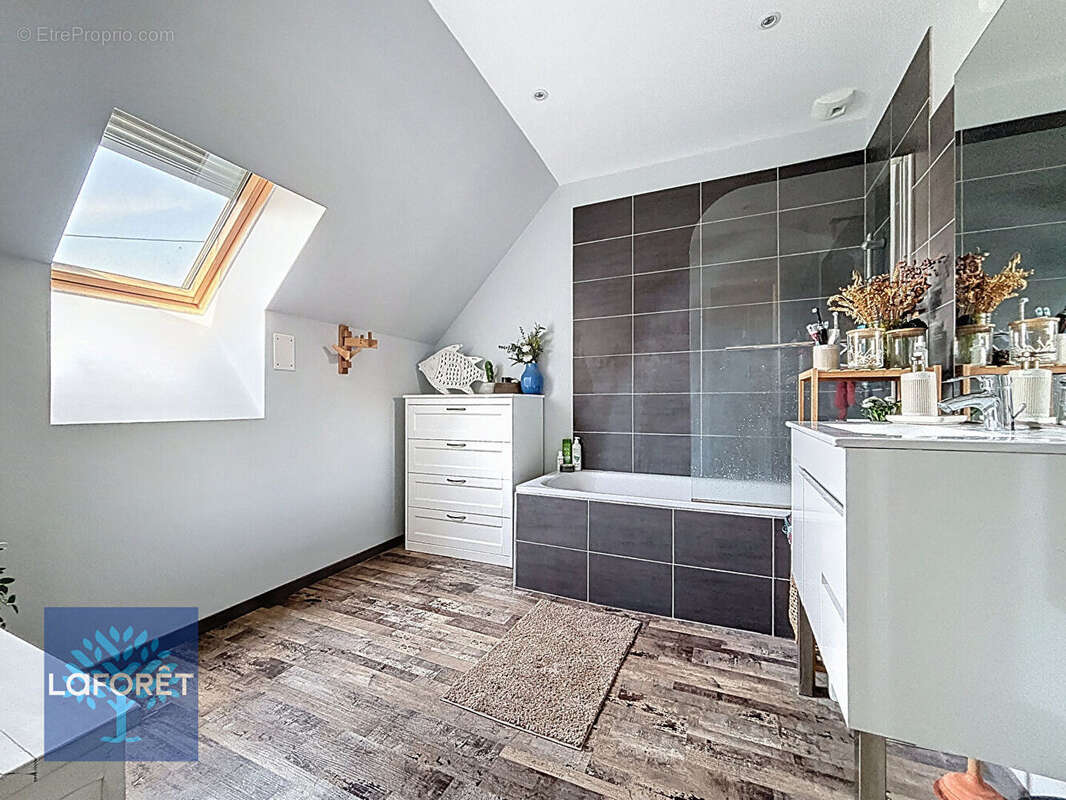 Maison à LA BAZOUGE-DU-DESERT