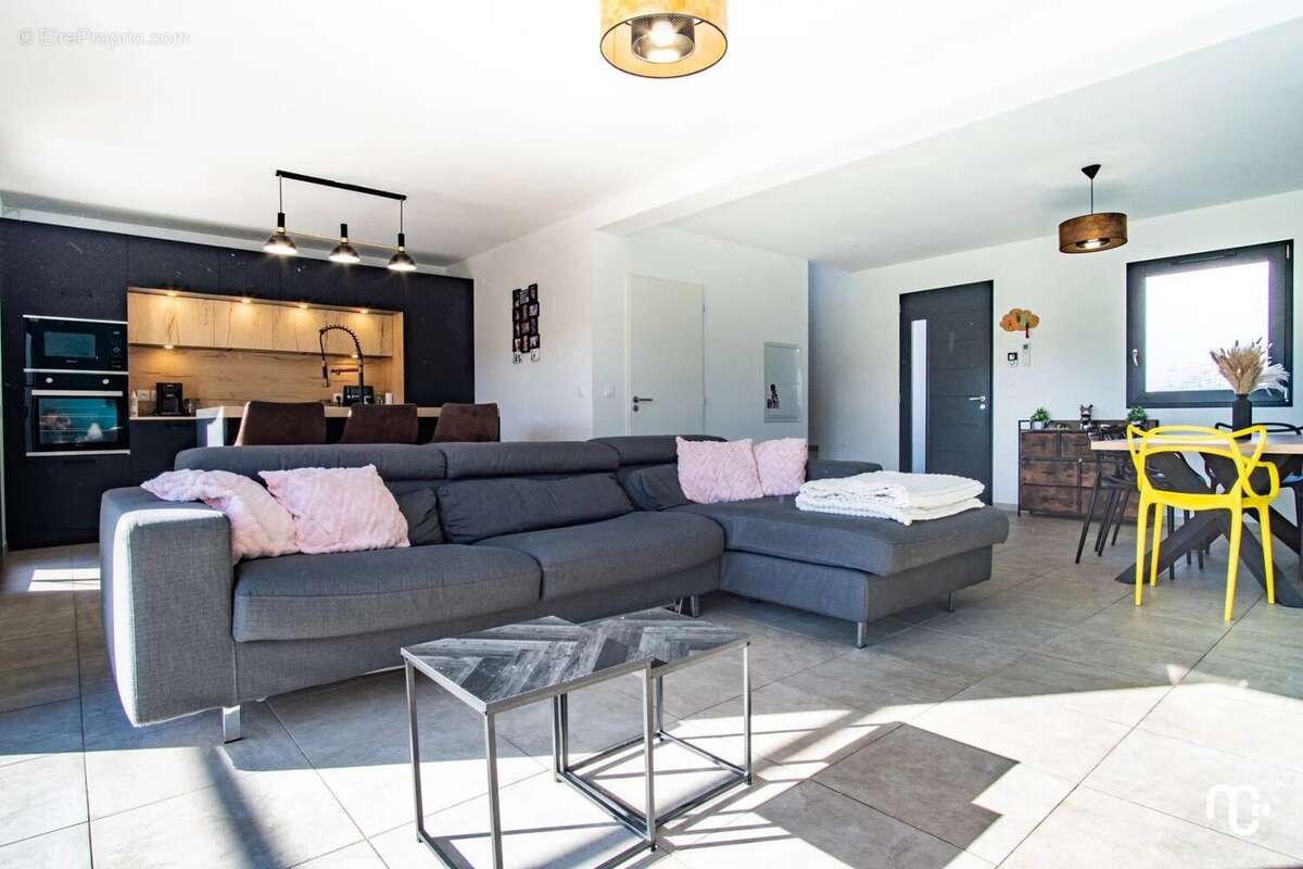 Maison à POURRIERES