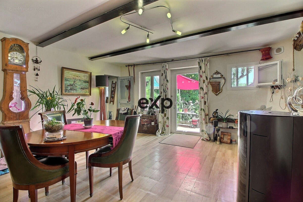 Maison à SUZE-LA-ROUSSE