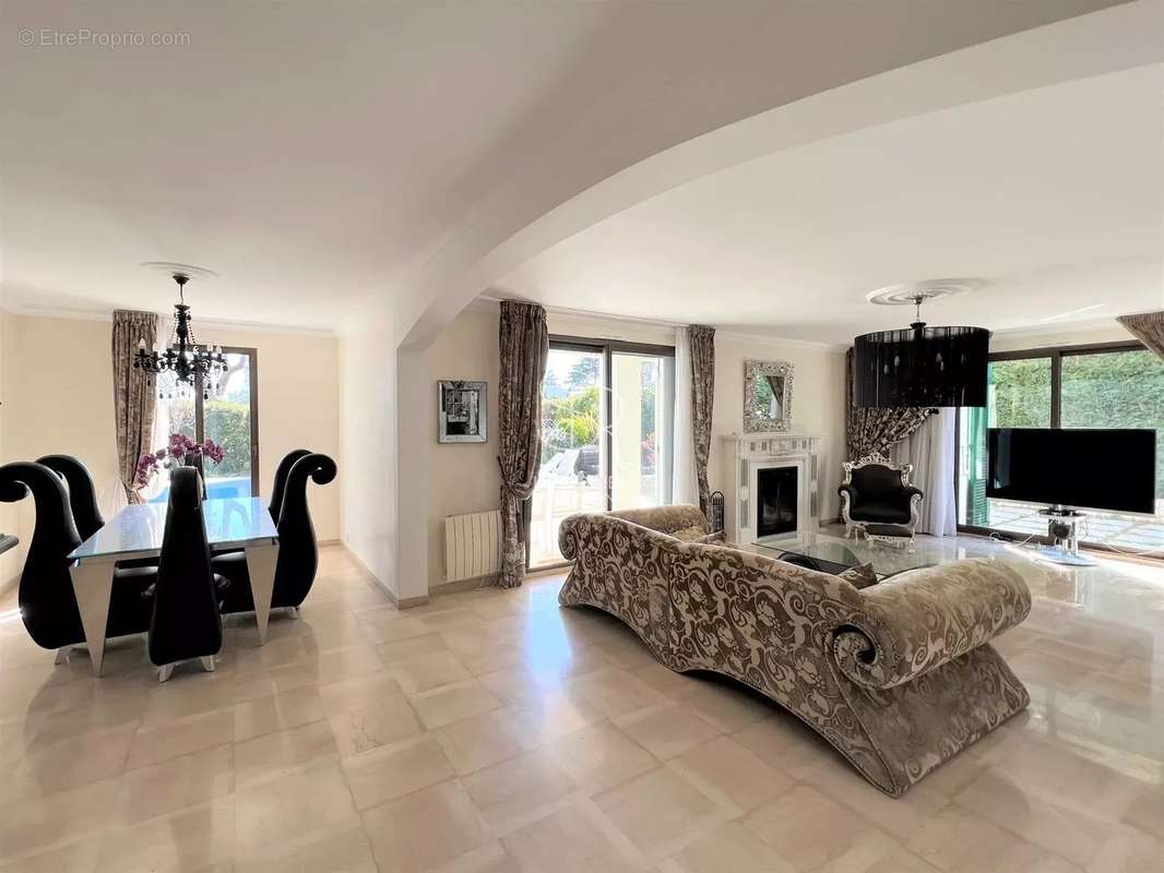 Maison à VILLENEUVE-LOUBET