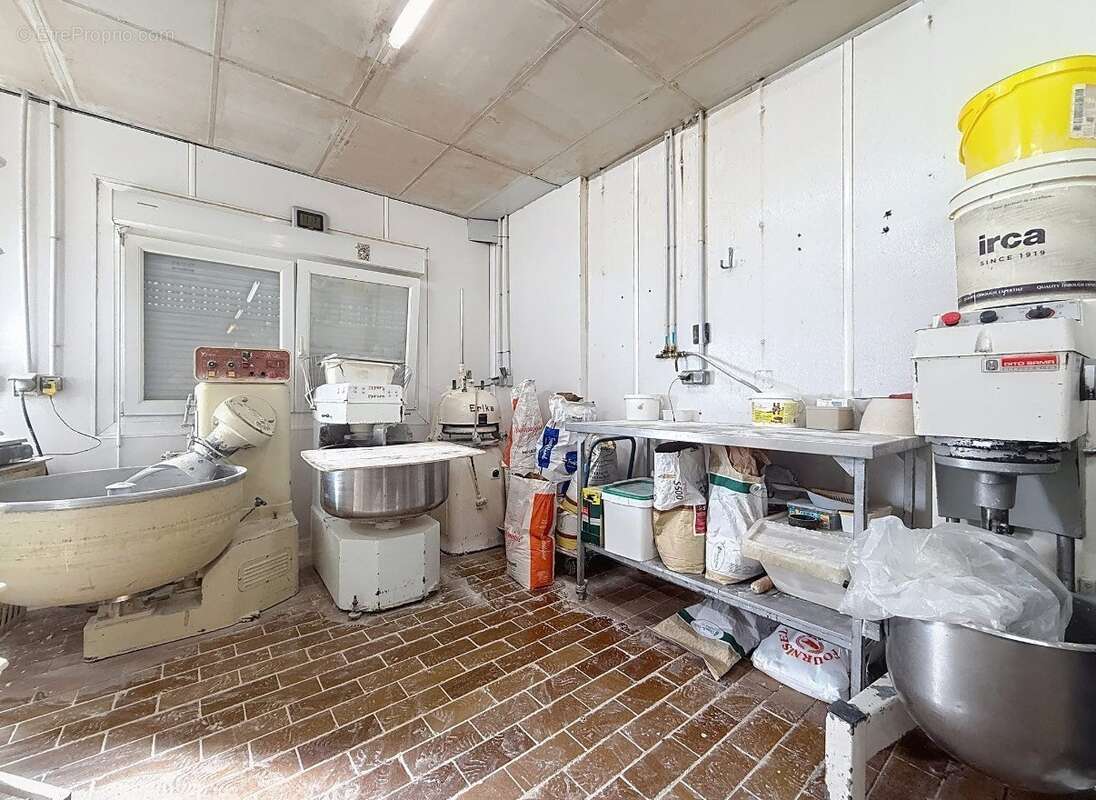 Boulangerie, fonds de commerce 220 m2 Coudekerque-Branche. - photo 2