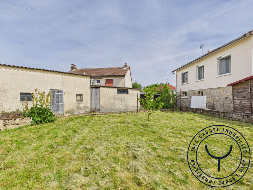 Maison à SAINT-JUST-SAUVAGE