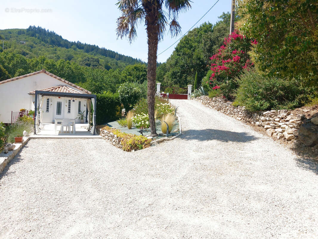 Maison de Standing en parfait état avec piscine. - photo 5