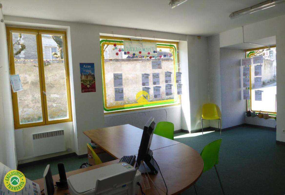 Maison à AZAY-LE-FERRON