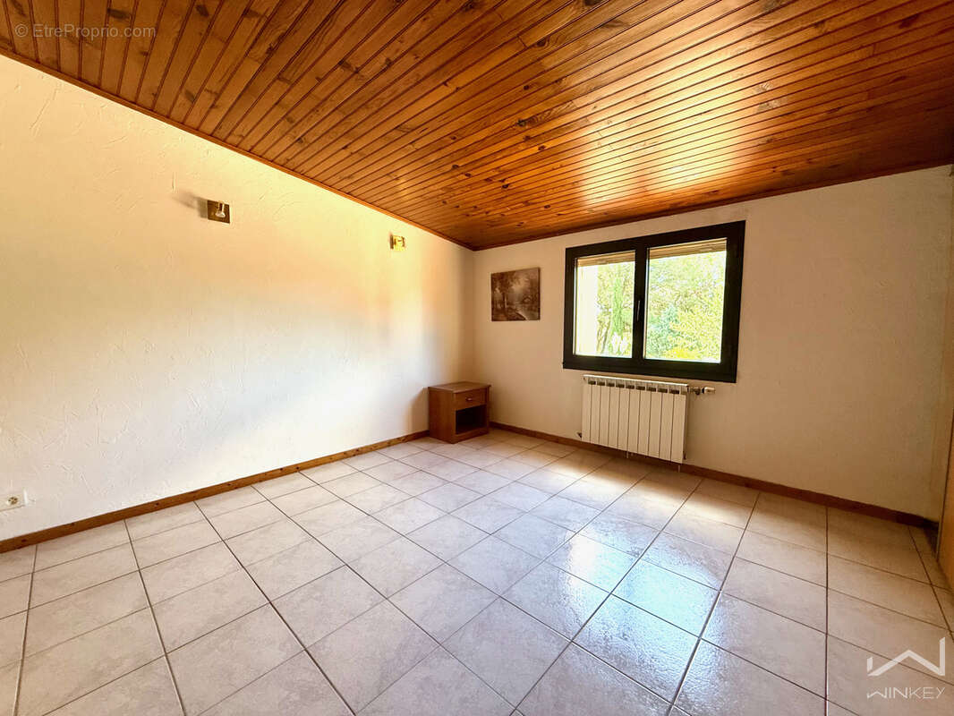 Maison à UCHAUX