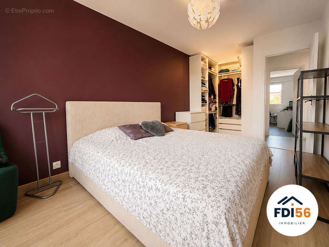 Appartement familial de 95 m² à Lorient avec garage, cave et deux balcons - photo 4