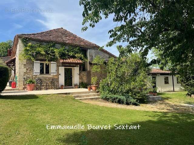 Maison en pierre, 3 chambres, 2 sde, piscine, agréable terrain avec vue dégagée de 2523 m2 - photo 3