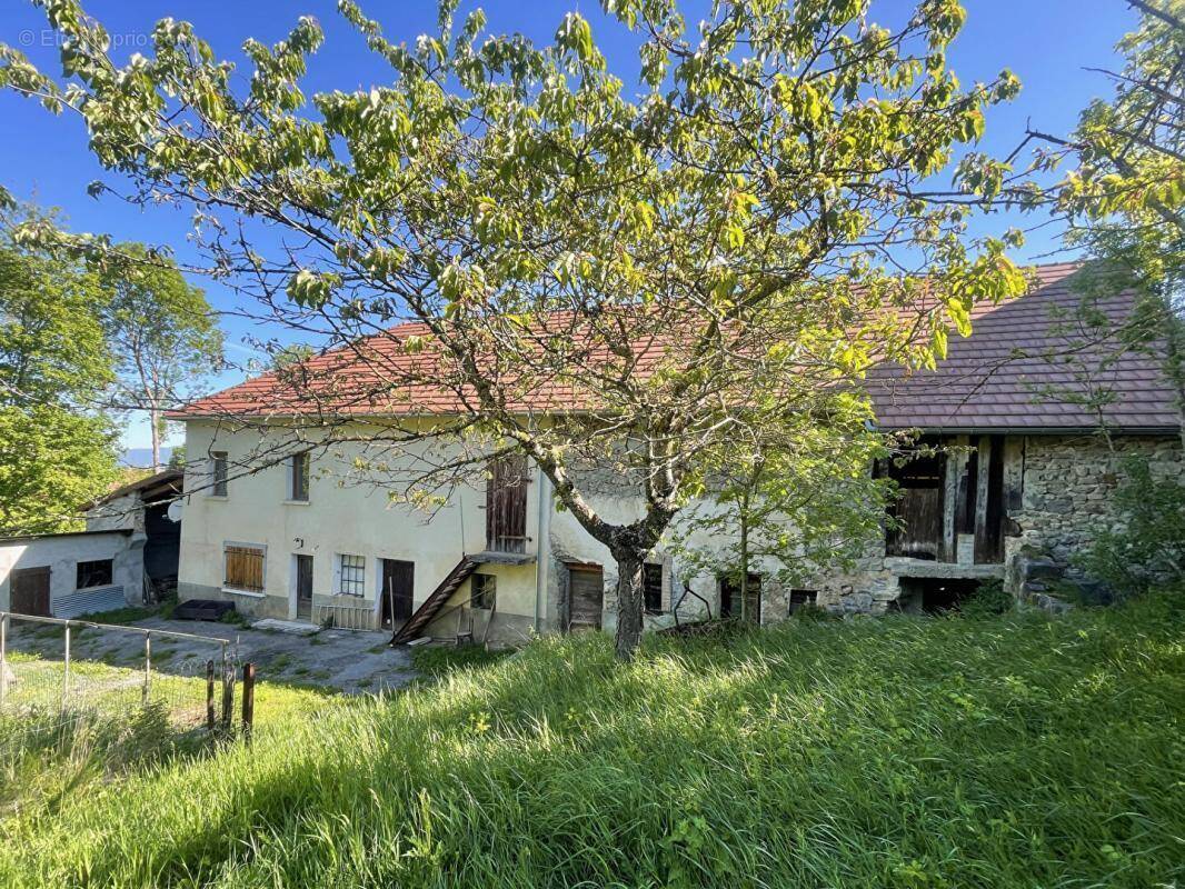 Maison à SAINT-LAURENT-DU-CROS