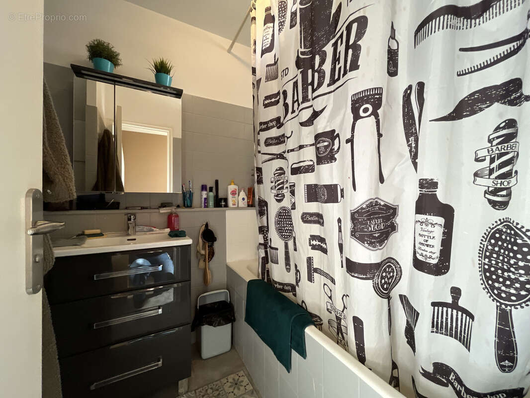 Maison à LA RIVIERE-SAINT-SAUVEUR