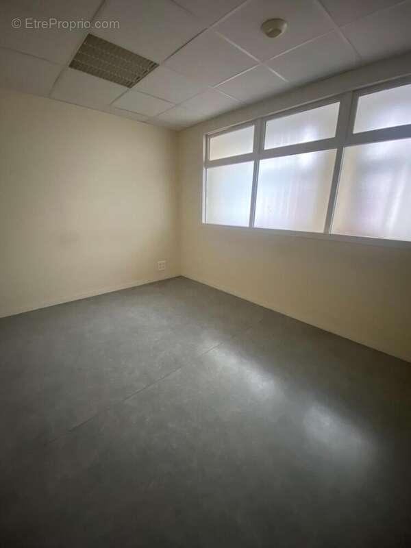 Photo 4 - Commerce à NIORT