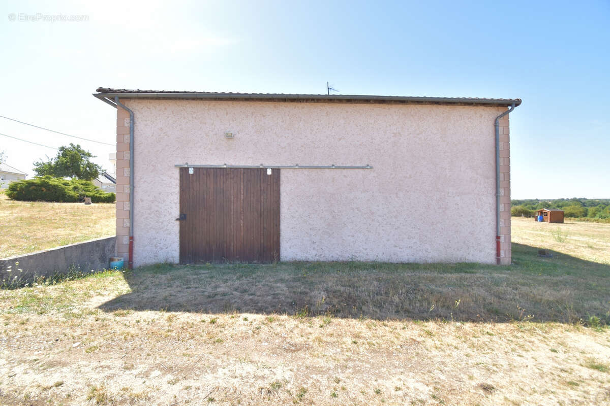 EN EXCLUSIVITÉ   Maison à 10 min de Moulins sur 5 000 m2 de terrain - photo 18