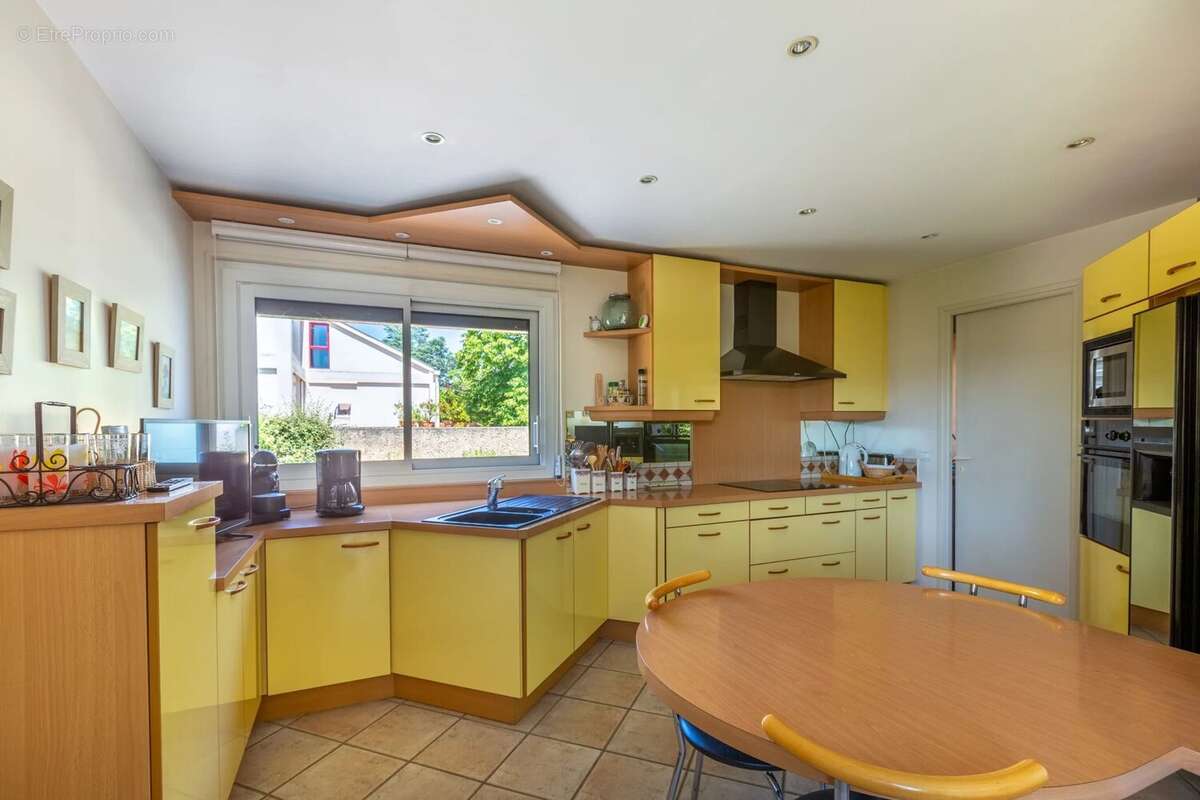 Maison à SAINT-GENIS-LES-OLLIERES