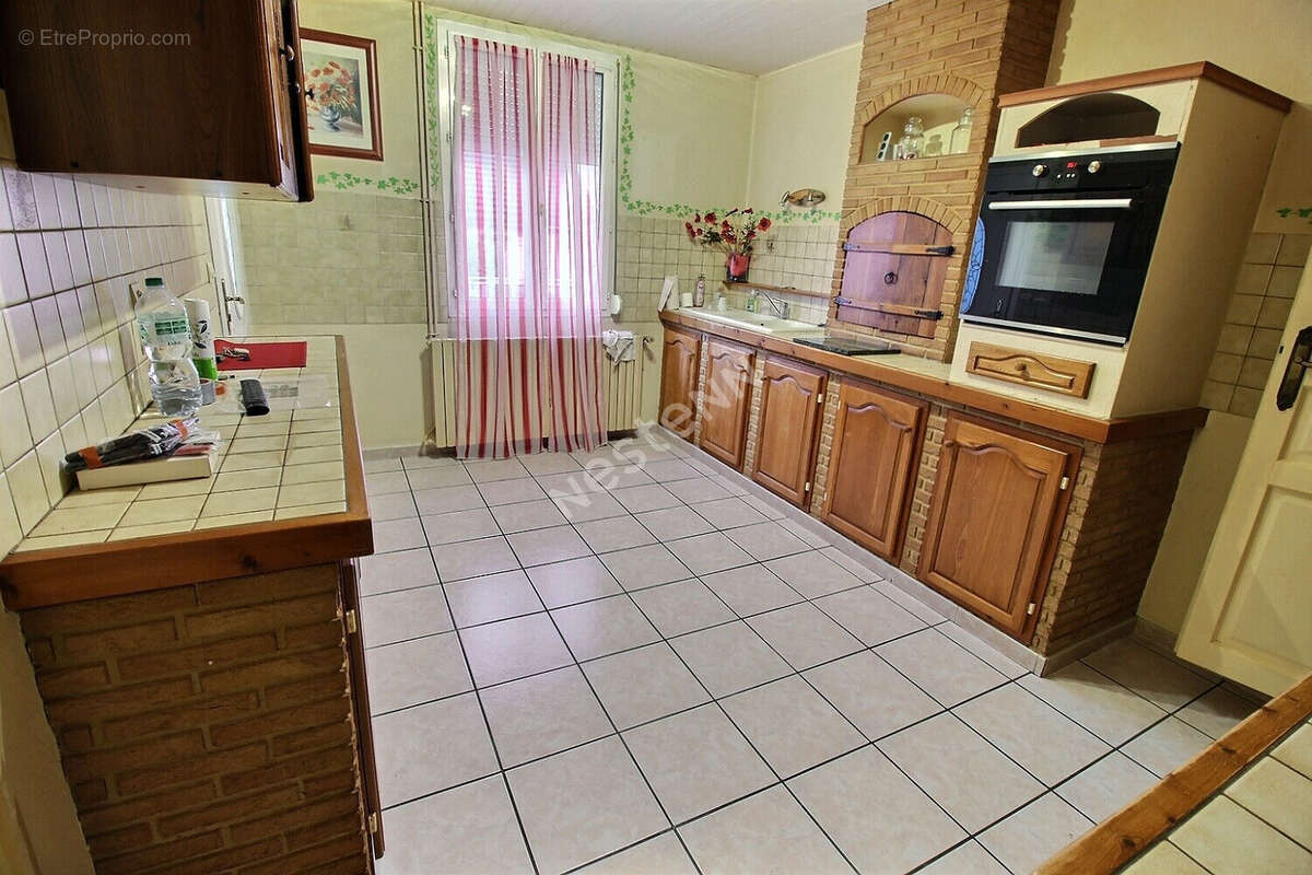 Maison à GUIGNICOURT