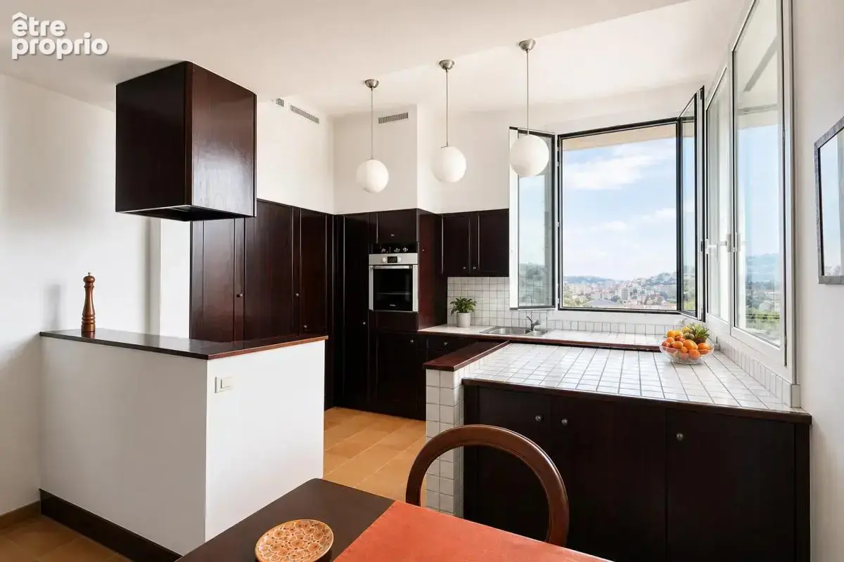 Appartement de 5 pièces de 174 m² à Saint-Étienne - photo 3