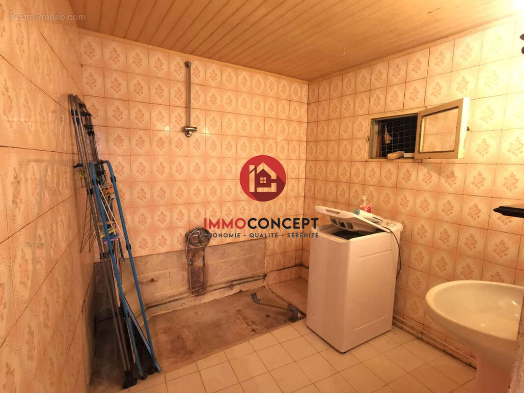 Maison à LAUDUN-L&#039;ARDOISE