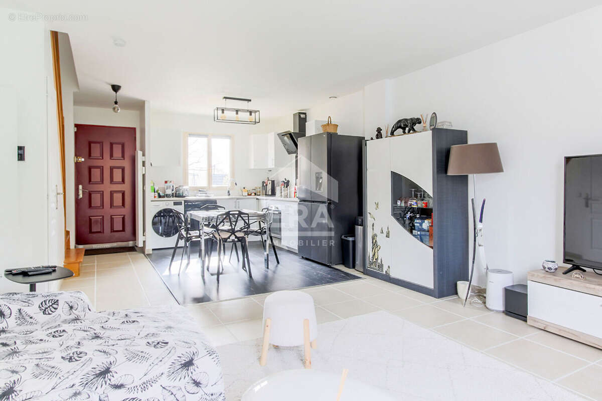 Appartement à SAULX-MARCHAIS