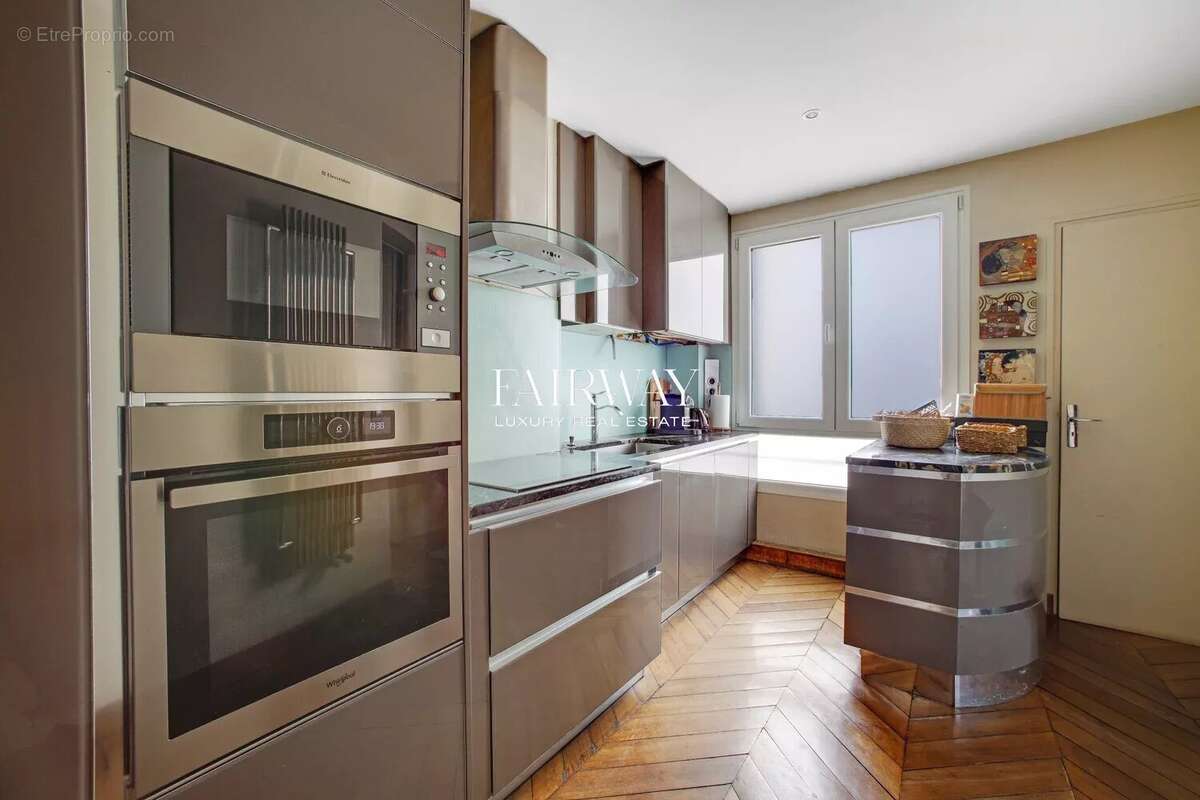 Appartement à PARIS-8E