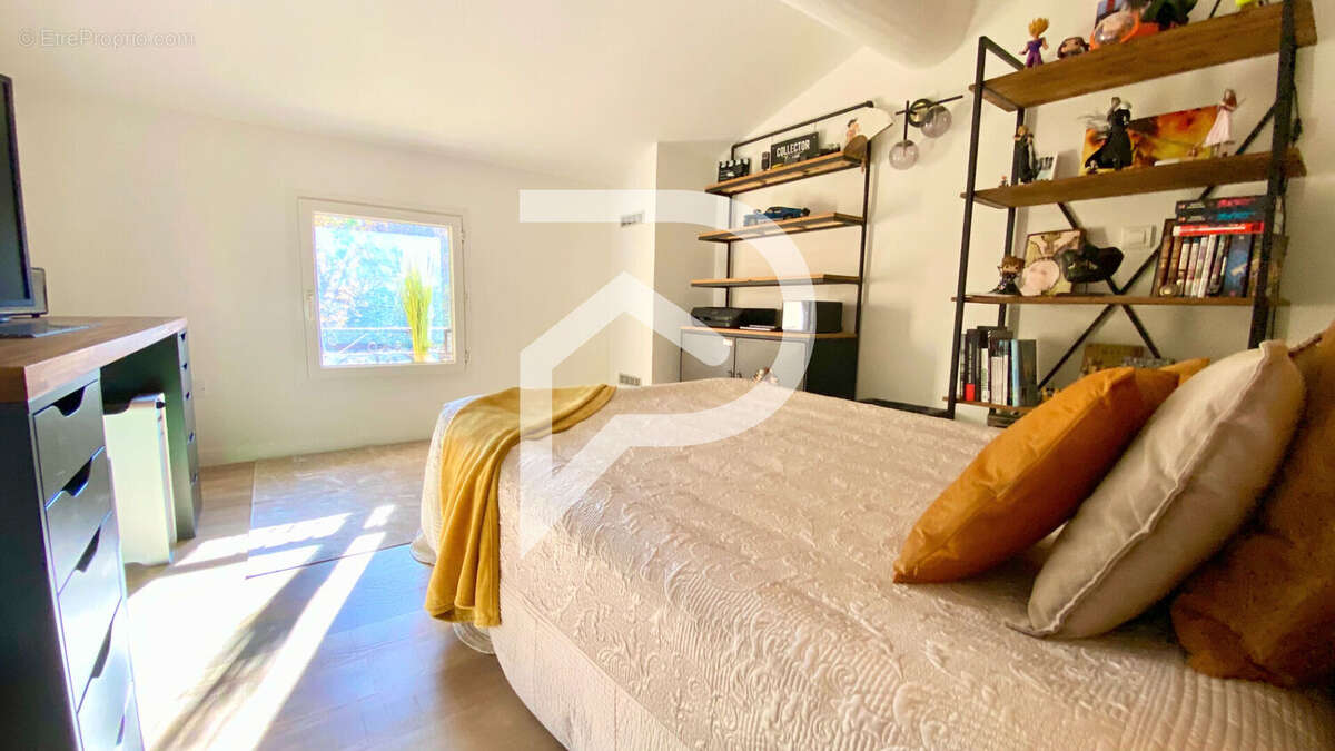 Maison à LE PUY-SAINTE-REPARADE