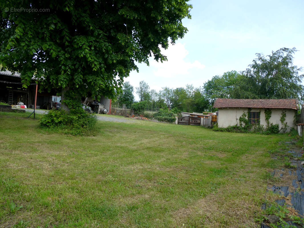 Maison à SAINT-LAURENT-DE-CHAMOUSSET