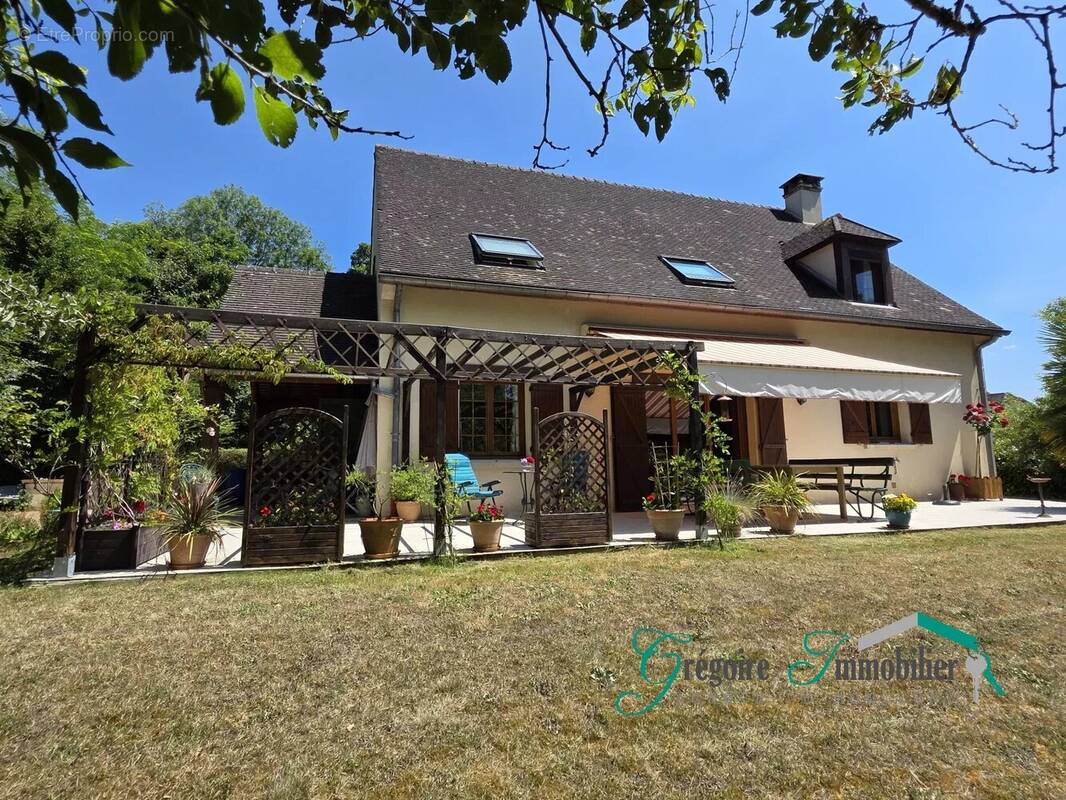 Maison à MONTCOURT-FROMONVILLE