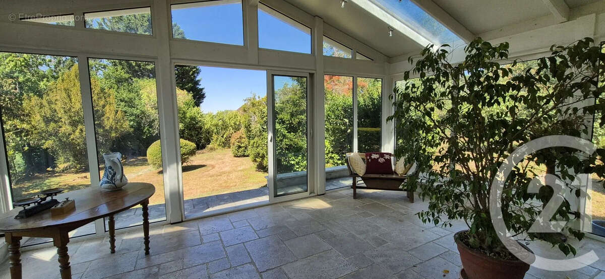 Maison 6 pièces 126 m² à vendre à La Chapelle-Naude (71500) - photo 2