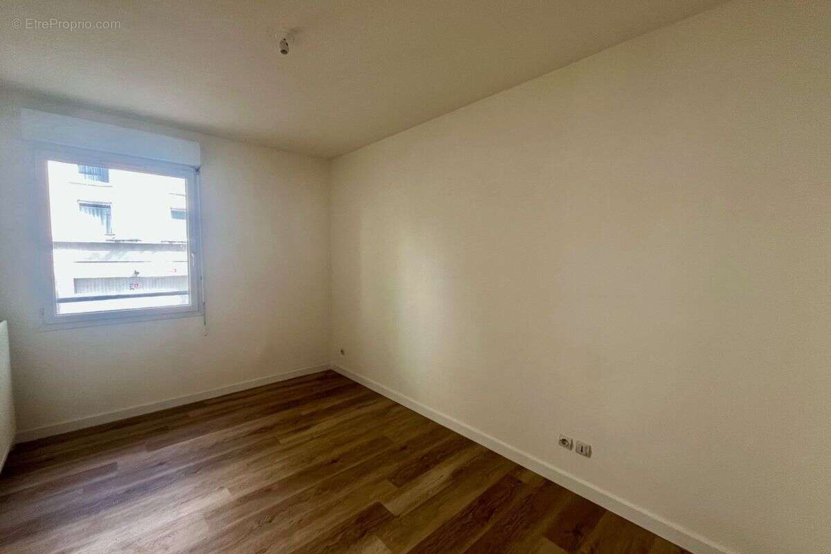 Belle opportunité E02150116L- Spacieux T3 de 76m² possibilité T4 en RDC avec terrasse de 38m² vue sur jardin - photo 10