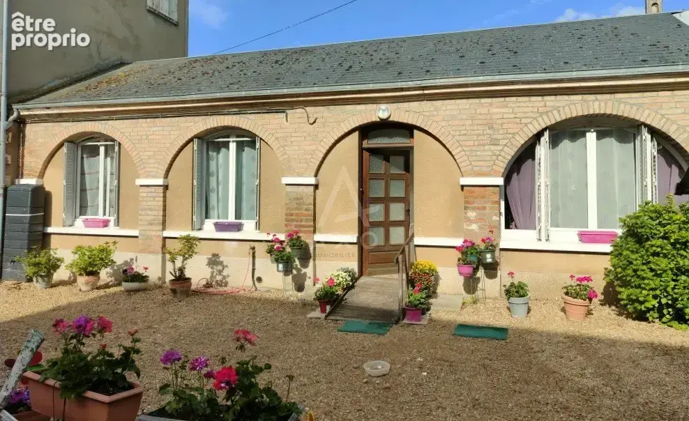 Immeuble de rapport centre ville de la fleche - photo 2