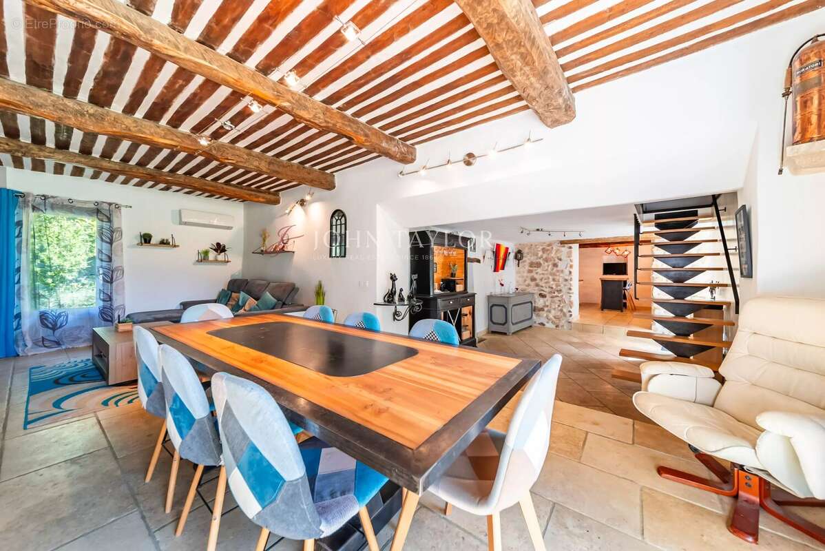 Maison à BONNIEUX