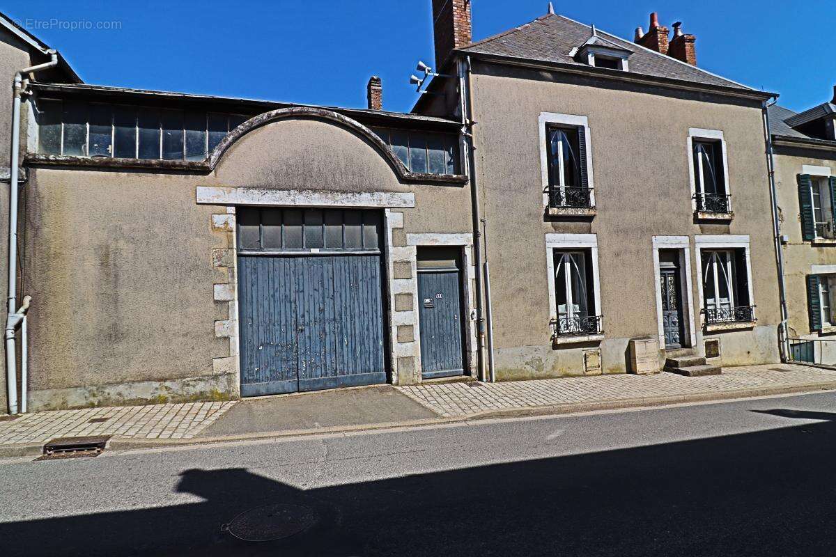 Maison à SAINT-SATUR