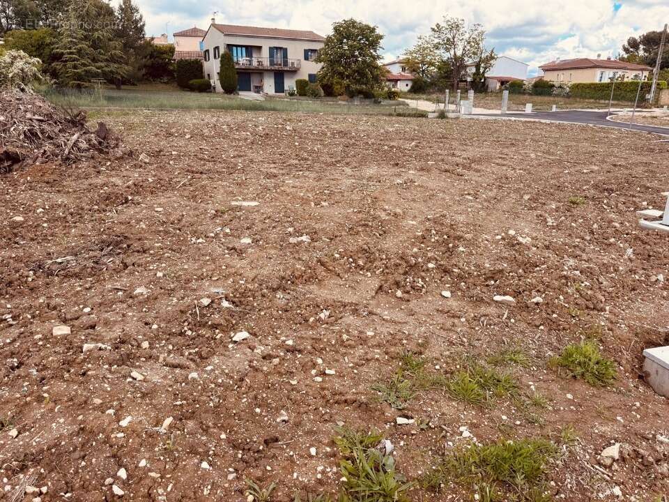 Terrain 360 m² à Greasque  - photo 3