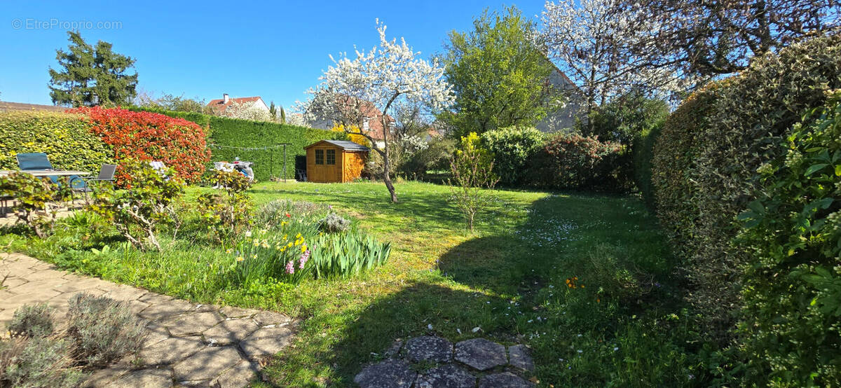 Maison à LE MESNIL-LE-ROI