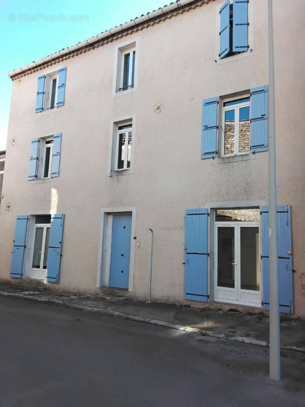 Maison à MEYRANNES