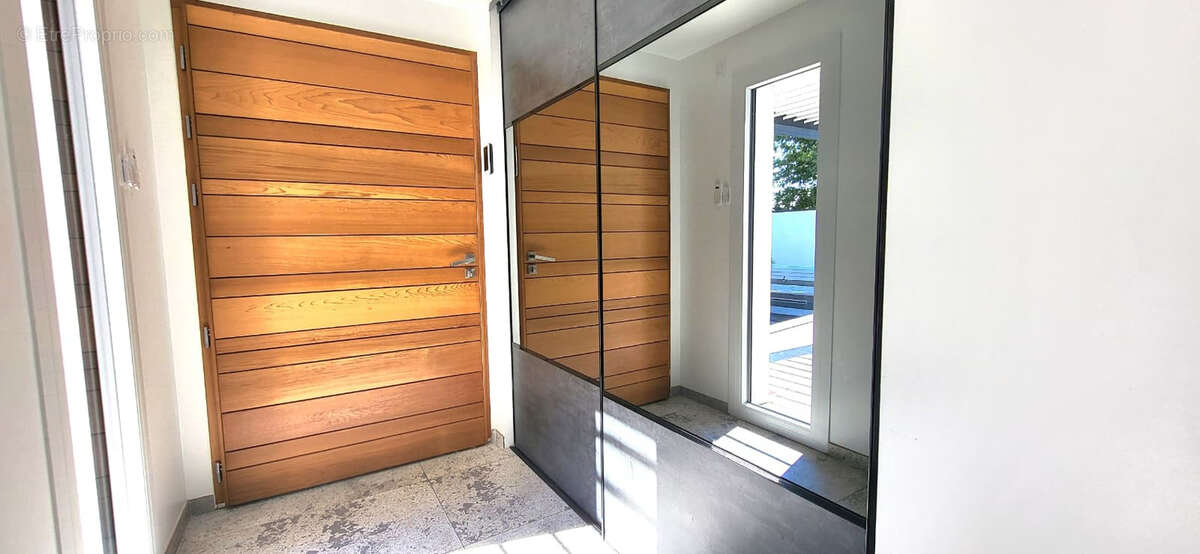 Maison à SALAISE-SUR-SANNE