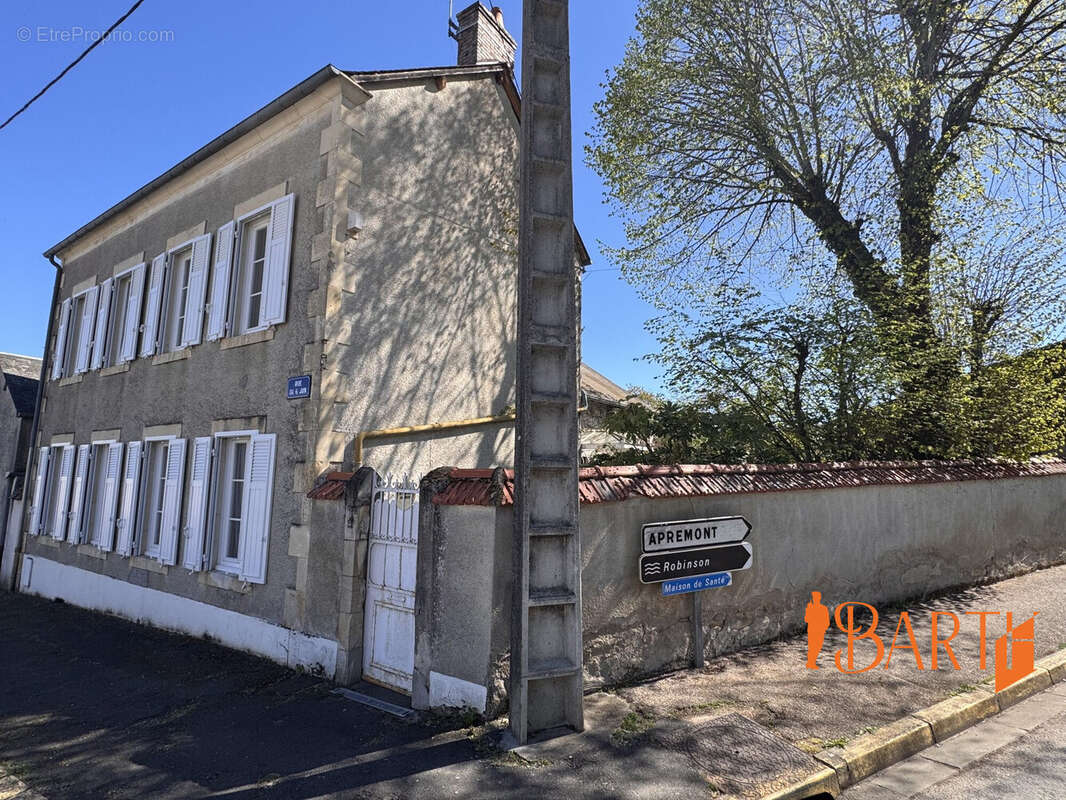 Maison à LA GUERCHE-SUR-L'AUBOIS