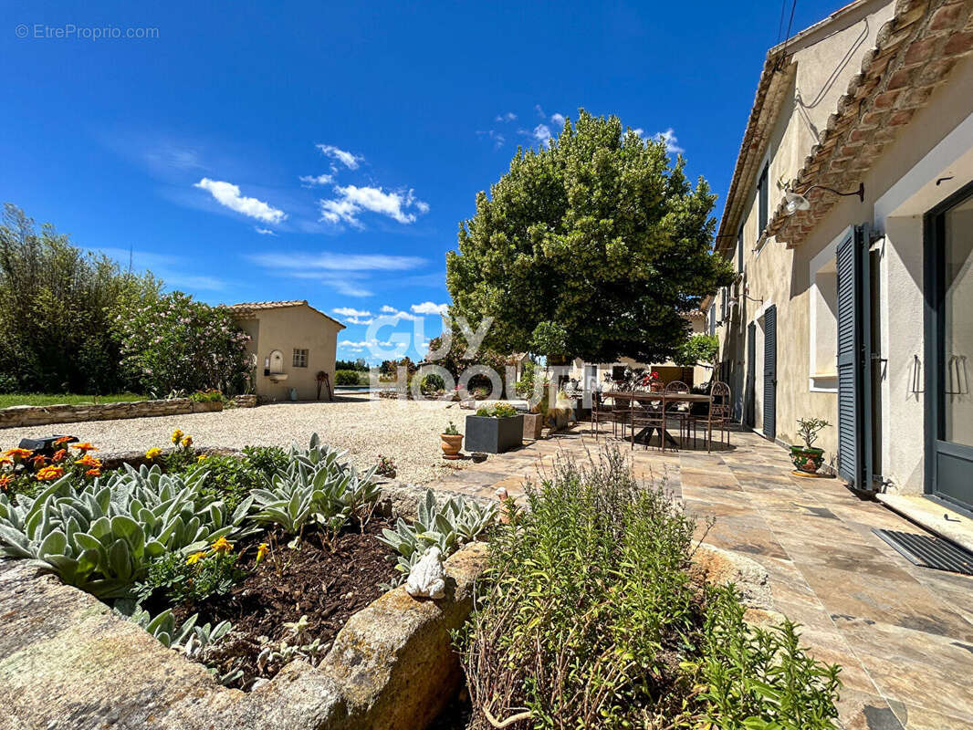 Maison à L'ISLE-SUR-LA-SORGUE
